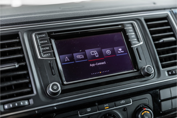 Volkswagen Transporter 2.0 TDI L2H1 DC Highline | Schuifdak | ACC | Bi-Xenon | Camera | Stoelverwarming | Navigatie | Alcantara bekleding | Trekhaak | L+R Schuifdeur | 20'' Sport velgen | Orig. NL Auto | NAP Logisch | Nieuwe APK