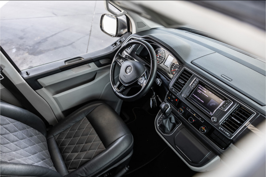 Volkswagen Transporter 2.0 TDI L2H1 DC Highline | Schuifdak | ACC | Bi-Xenon | Camera | Stoelverwarming | Navigatie | Alcantara bekleding | Trekhaak | L+R Schuifdeur | 20'' Sport velgen | Orig. NL Auto | NAP Logisch | Nieuwe APK