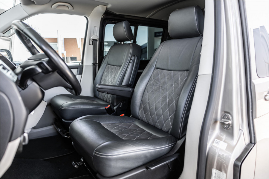 Volkswagen Transporter 2.0 TDI L2H1 DC Highline | Schuifdak | ACC | Bi-Xenon | Camera | Stoelverwarming | Navigatie | Alcantara bekleding | Trekhaak | L+R Schuifdeur | 20'' Sport velgen | Orig. NL Auto | NAP Logisch | Nieuwe APK