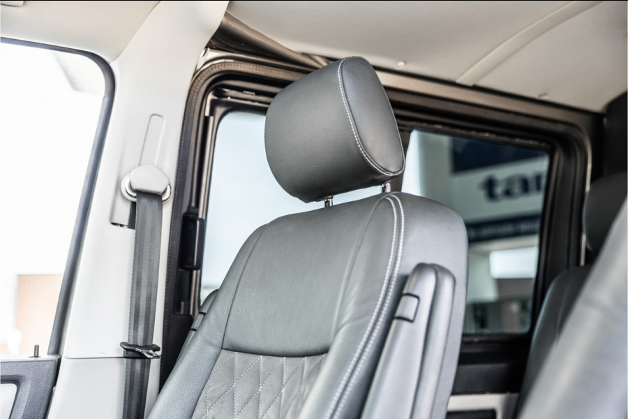 Volkswagen Transporter 2.0 TDI L2H1 DC Highline | Schuifdak | ACC | Bi-Xenon | Camera | Stoelverwarming | Navigatie | Alcantara bekleding | Trekhaak | L+R Schuifdeur | 20'' Sport velgen | Orig. NL Auto | NAP Logisch | Nieuwe APK