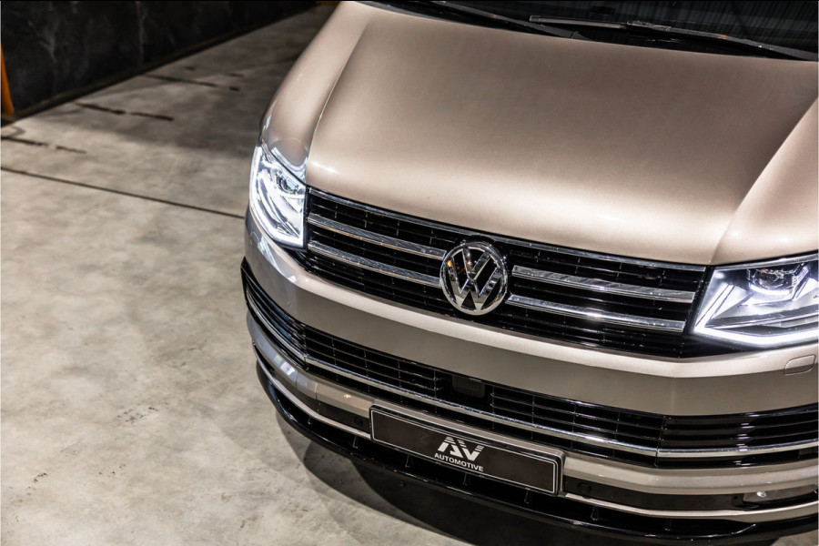 Volkswagen Transporter 2.0 TDI L2H1 DC Highline | Schuifdak | ACC | Bi-Xenon | Camera | Stoelverwarming | Navigatie | Alcantara bekleding | Trekhaak | L+R Schuifdeur | 20'' Sport velgen | Orig. NL Auto | NAP Logisch | Nieuwe APK