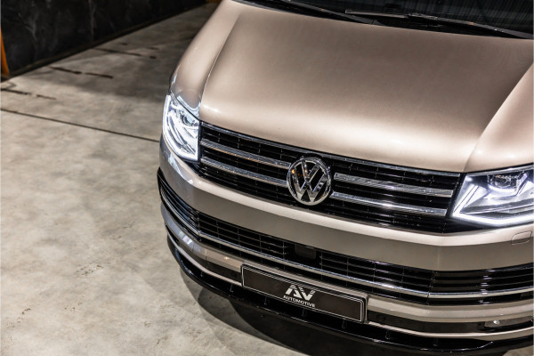 Volkswagen Transporter 2.0 TDI L2H1 DC Highline | Schuifdak | ACC | Bi-Xenon | Camera | Stoelverwarming | Navigatie | Alcantara bekleding | Trekhaak | L+R Schuifdeur | 20'' Sport velgen | Orig. NL Auto | NAP Logisch | Nieuwe APK