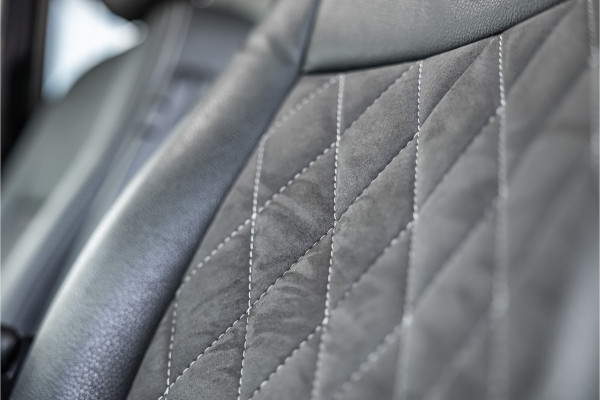 Volkswagen Transporter 2.0 TDI L2H1 DC Highline | Schuifdak | ACC | Bi-Xenon | Camera | Stoelverwarming | Navigatie | Alcantara bekleding | Trekhaak | L+R Schuifdeur | 20'' Sport velgen | Orig. NL Auto | NAP Logisch | Nieuwe APK