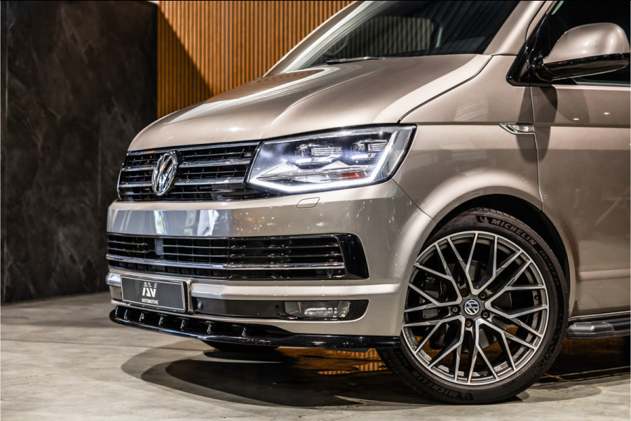 Volkswagen Transporter 2.0 TDI L2H1 DC Highline | Schuifdak | ACC | Bi-Xenon | Camera | Stoelverwarming | Navigatie | Alcantara bekleding | Trekhaak | L+R Schuifdeur | 20'' Sport velgen | Orig. NL Auto | NAP Logisch | Nieuwe APK