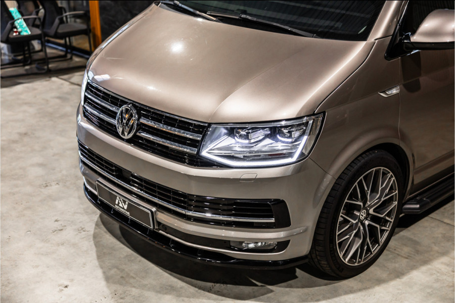 Volkswagen Transporter 2.0 TDI L2H1 DC Highline | Schuifdak | ACC | Bi-Xenon | Camera | Stoelverwarming | Navigatie | Alcantara bekleding | Trekhaak | L+R Schuifdeur | 20'' Sport velgen | Orig. NL Auto | NAP Logisch | Nieuwe APK