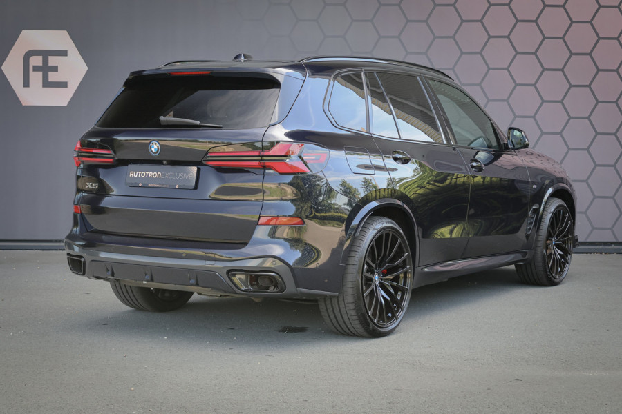 BMW X5 xDrive50e Launch Edition SKYLOUNGE | MASSAGE | STOELVERKOELING & VERWARMING | BOWERS & WILKINS | SFEERVERLICHTING | 360 CAMERA | CARPLAY | CARBON INTERIEUR | STUURVERWARMING |