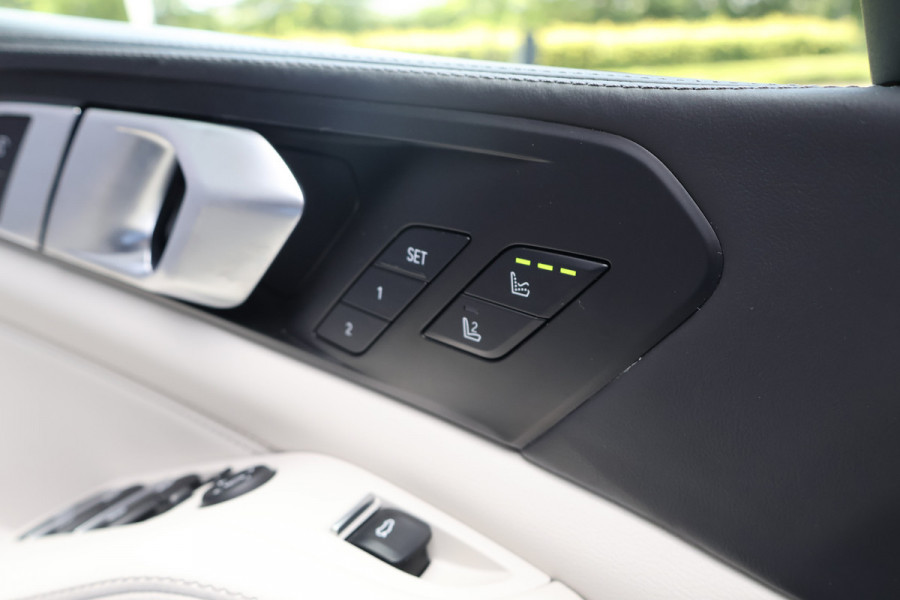 BMW X5 xDrive50e Launch Edition SKYLOUNGE | MASSAGE | STOELVERKOELING & VERWARMING | BOWERS & WILKINS | SFEERVERLICHTING | 360 CAMERA | CARPLAY | CARBON INTERIEUR | STUURVERWARMING |