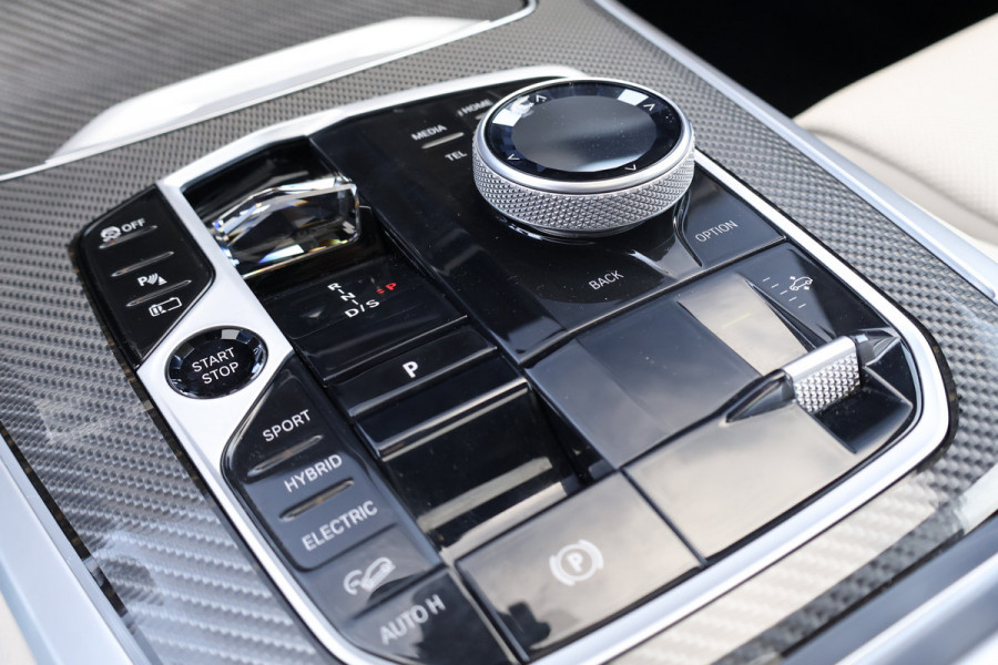 BMW X5 xDrive50e Launch Edition SKYLOUNGE | MASSAGE | STOELVERKOELING & VERWARMING | BOWERS & WILKINS | SFEERVERLICHTING | 360 CAMERA | CARPLAY | CARBON INTERIEUR | STUURVERWARMING |