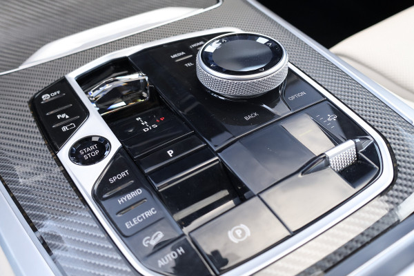 BMW X5 xDrive50e Launch Edition SKYLOUNGE | MASSAGE | STOELVERKOELING & VERWARMING | BOWERS & WILKINS | SFEERVERLICHTING | 360 CAMERA | CARPLAY | CARBON INTERIEUR | STUURVERWARMING |
