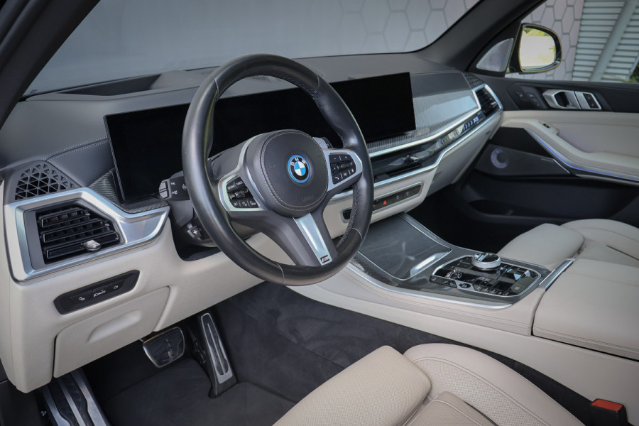 BMW X5 xDrive50e Launch Edition SKYLOUNGE | MASSAGE | STOELVERKOELING & VERWARMING | BOWERS & WILKINS | SFEERVERLICHTING | 360 CAMERA | CARPLAY | CARBON INTERIEUR | STUURVERWARMING |