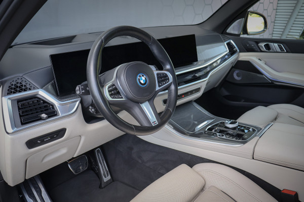 BMW X5 xDrive50e Launch Edition SKYLOUNGE | MASSAGE | STOELVERKOELING & VERWARMING | BOWERS & WILKINS | SFEERVERLICHTING | 360 CAMERA | CARPLAY | CARBON INTERIEUR | STUURVERWARMING |