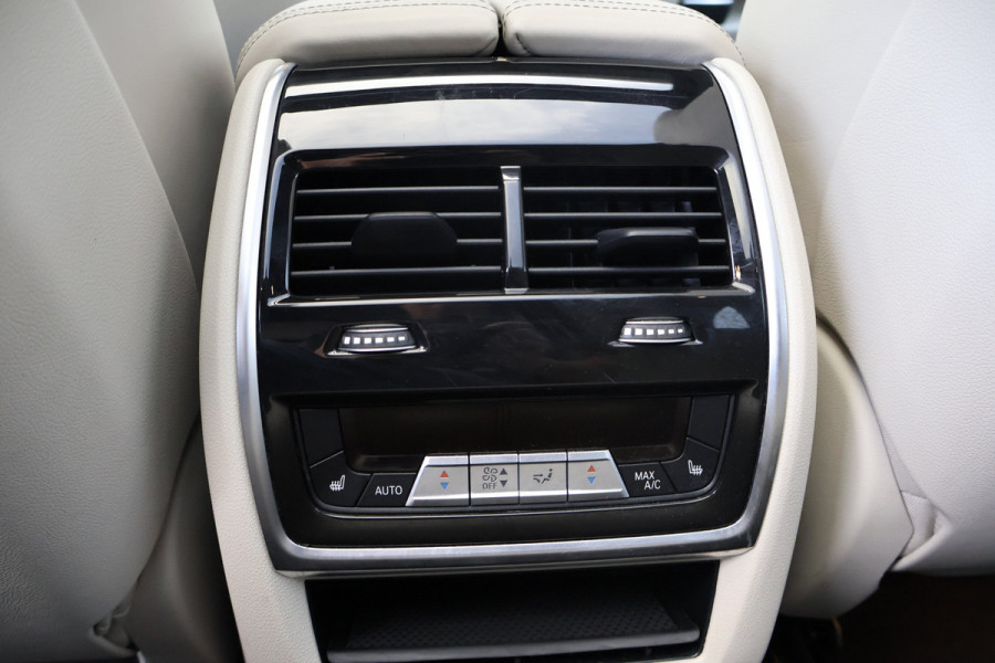 BMW X5 xDrive50e Launch Edition SKYLOUNGE | MASSAGE | STOELVERKOELING & VERWARMING | BOWERS & WILKINS | SFEERVERLICHTING | 360 CAMERA | CARPLAY | CARBON INTERIEUR | STUURVERWARMING |