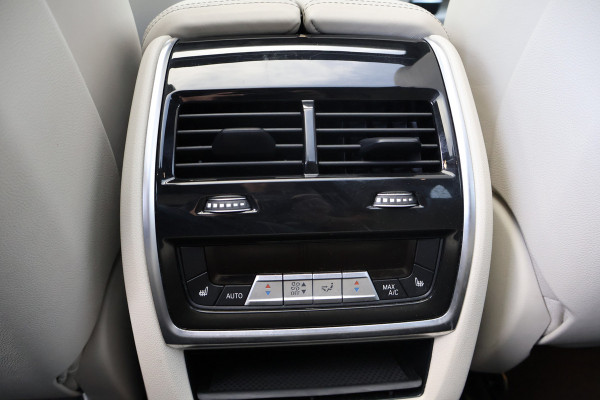BMW X5 xDrive50e Launch Edition SKYLOUNGE | MASSAGE | STOELVERKOELING & VERWARMING | BOWERS & WILKINS | SFEERVERLICHTING | 360 CAMERA | CARPLAY | CARBON INTERIEUR | STUURVERWARMING |