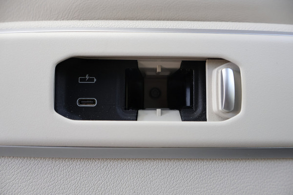 BMW X5 xDrive50e Launch Edition SKYLOUNGE | MASSAGE | STOELVERKOELING & VERWARMING | BOWERS & WILKINS | SFEERVERLICHTING | 360 CAMERA | CARPLAY | CARBON INTERIEUR | STUURVERWARMING |