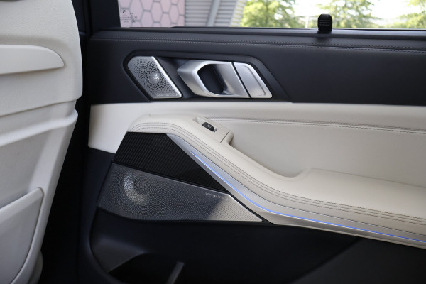 BMW X5 xDrive50e Launch Edition SKYLOUNGE | MASSAGE | STOELVERKOELING & VERWARMING | BOWERS & WILKINS | SFEERVERLICHTING | 360 CAMERA | CARPLAY | CARBON INTERIEUR | STUURVERWARMING |