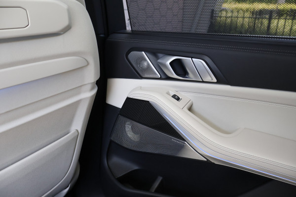 BMW X5 xDrive50e Launch Edition SKYLOUNGE | MASSAGE | STOELVERKOELING & VERWARMING | BOWERS & WILKINS | SFEERVERLICHTING | 360 CAMERA | CARPLAY | CARBON INTERIEUR | STUURVERWARMING |
