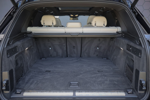 BMW X5 xDrive50e Launch Edition SKYLOUNGE | MASSAGE | STOELVERKOELING & VERWARMING | BOWERS & WILKINS | SFEERVERLICHTING | 360 CAMERA | CARPLAY | CARBON INTERIEUR | STUURVERWARMING |