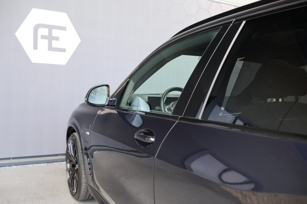 BMW X5 xDrive50e Launch Edition SKYLOUNGE | MASSAGE | STOELVERKOELING & VERWARMING | BOWERS & WILKINS | SFEERVERLICHTING | 360 CAMERA | CARPLAY | CARBON INTERIEUR | STUURVERWARMING |