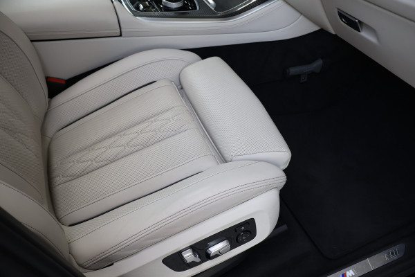 BMW X5 xDrive50e Launch Edition SKYLOUNGE | MASSAGE | STOELVERKOELING & VERWARMING | BOWERS & WILKINS | SFEERVERLICHTING | 360 CAMERA | CARPLAY | CARBON INTERIEUR | STUURVERWARMING |