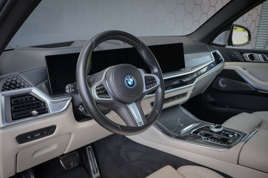 BMW X5 xDrive50e Launch Edition SKYLOUNGE | MASSAGE | STOELVERKOELING & VERWARMING | BOWERS & WILKINS | SFEERVERLICHTING | 360 CAMERA | CARPLAY | CARBON INTERIEUR | STUURVERWARMING |
