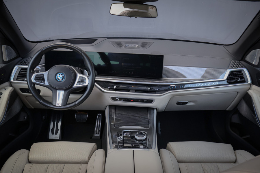 BMW X5 xDrive50e Launch Edition SKYLOUNGE | MASSAGE | STOELVERKOELING & VERWARMING | BOWERS & WILKINS | SFEERVERLICHTING | 360 CAMERA | CARPLAY | CARBON INTERIEUR | STUURVERWARMING |