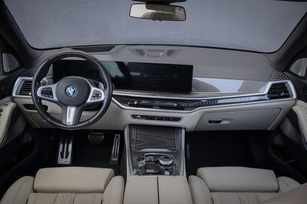 BMW X5 xDrive50e Launch Edition SKYLOUNGE | MASSAGE | STOELVERKOELING & VERWARMING | BOWERS & WILKINS | SFEERVERLICHTING | 360 CAMERA | CARPLAY | CARBON INTERIEUR | STUURVERWARMING |