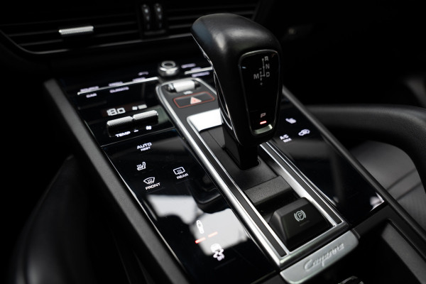 Porsche Cayenne Coupé 3.0 Pano Sportchrono 360 Luchtvering Leer Navi ACC 22'' LM velgen Memory seats Bose Stuurverwarming Elektr. bedienbare achterklep PDC LM velgen Stuurverwarming Stoelverwarming Zwarte binnenhemel Climate CarPlay