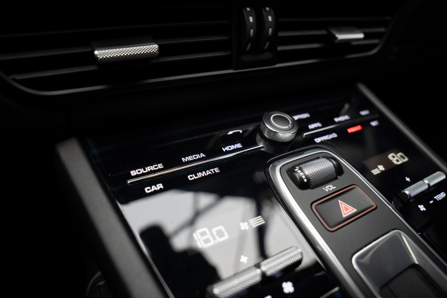 Porsche Cayenne Coupé 3.0 Pano Sportchrono 360 Luchtvering Leer Navi ACC 22'' LM velgen Memory seats Bose Stuurverwarming Elektr. bedienbare achterklep PDC LM velgen Stuurverwarming Stoelverwarming Zwarte binnenhemel Climate CarPlay
