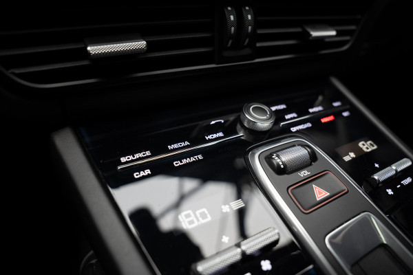 Porsche Cayenne Coupé 3.0 Pano Sportchrono 360 Luchtvering Leer Navi ACC 22'' LM velgen Memory seats Bose Stuurverwarming Elektr. bedienbare achterklep PDC LM velgen Stuurverwarming Stoelverwarming Zwarte binnenhemel Climate CarPlay