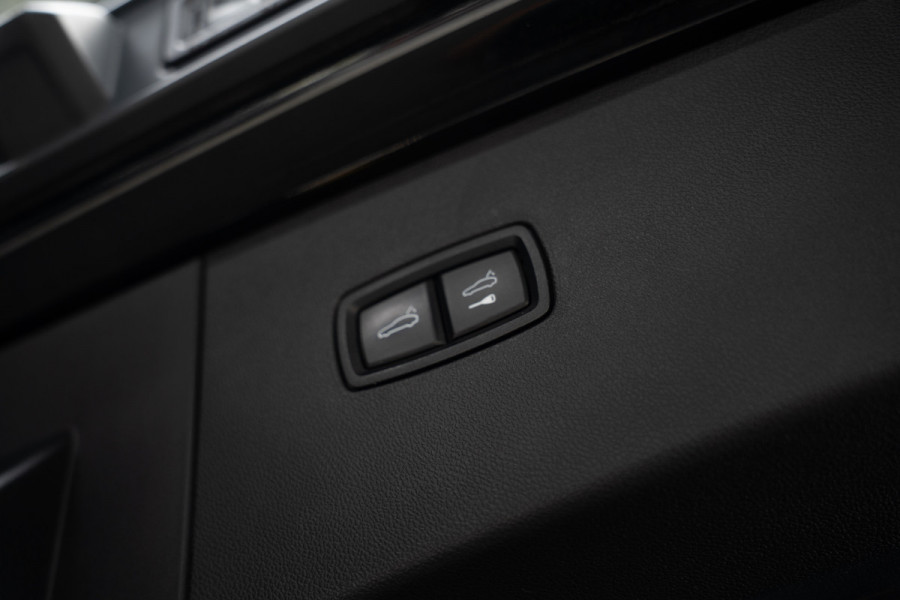 Porsche Cayenne Coupé 3.0 Pano Sportchrono 360 Luchtvering Leer Navi ACC 22'' LM velgen Memory seats Bose Stuurverwarming Elektr. bedienbare achterklep PDC LM velgen Stuurverwarming Stoelverwarming Zwarte binnenhemel Climate CarPlay