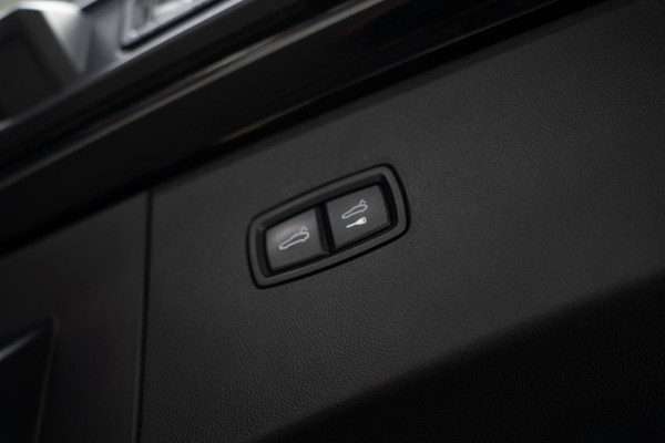 Porsche Cayenne Coupé 3.0 Pano Sportchrono 360 Luchtvering Leer Navi ACC 22'' LM velgen Memory seats Bose Stuurverwarming Elektr. bedienbare achterklep PDC LM velgen Stuurverwarming Stoelverwarming Zwarte binnenhemel Climate CarPlay