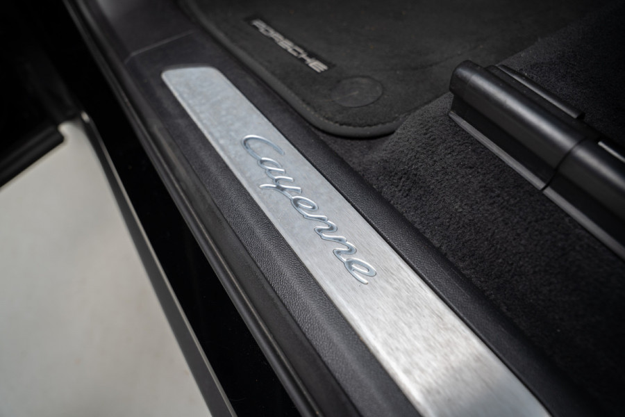 Porsche Cayenne Coupé 3.0 Pano Sportchrono 360 Luchtvering Leer Navi ACC 22'' LM velgen Memory seats Bose Stuurverwarming Elektr. bedienbare achterklep PDC LM velgen Stuurverwarming Stoelverwarming Zwarte binnenhemel Climate CarPlay