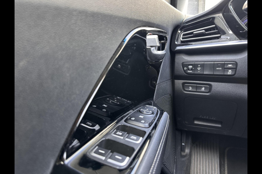 Kia e-Niro DynamicPlusLine 64 kWh | SOH: 95,1% | 3 Fase | Schuif/kantel dak | Afn. Trekhaak | Adaptive CC |