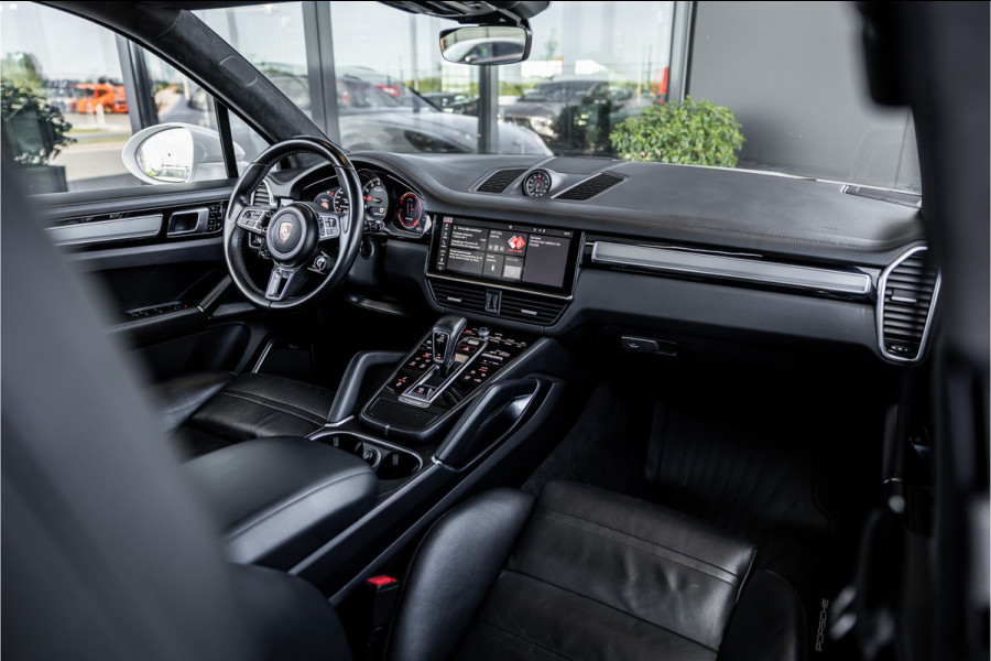 Porsche Cayenne 4.0 Turbo - Origineel NL | Sport Chrono + | Luchtvering | Elek. Trekhaak