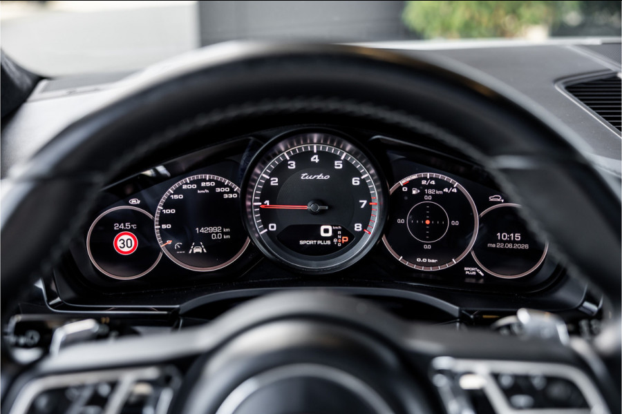 Porsche Cayenne 4.0 Turbo - Origineel NL | Sport Chrono + | Luchtvering | Elek. Trekhaak