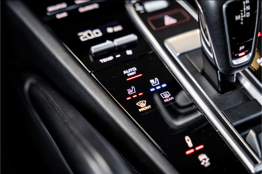 Porsche Cayenne 4.0 Turbo - Origineel NL | Sport Chrono + | Luchtvering | Elek. Trekhaak
