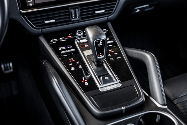 Porsche Cayenne 4.0 Turbo - Origineel NL | Sport Chrono + | Luchtvering | Elek. Trekhaak