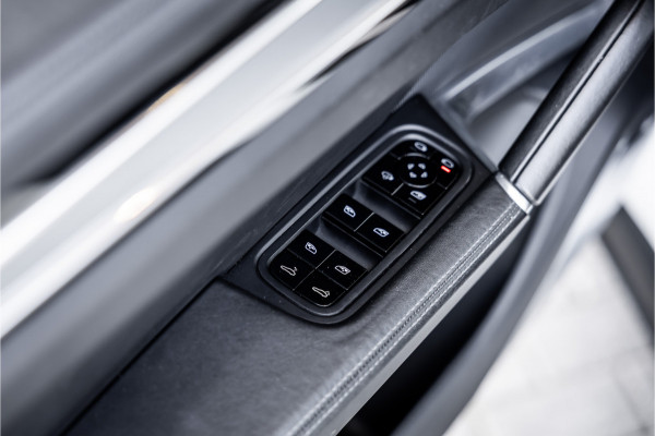 Porsche Cayenne 4.0 Turbo - Origineel NL | Sport Chrono + | Luchtvering | Elek. Trekhaak