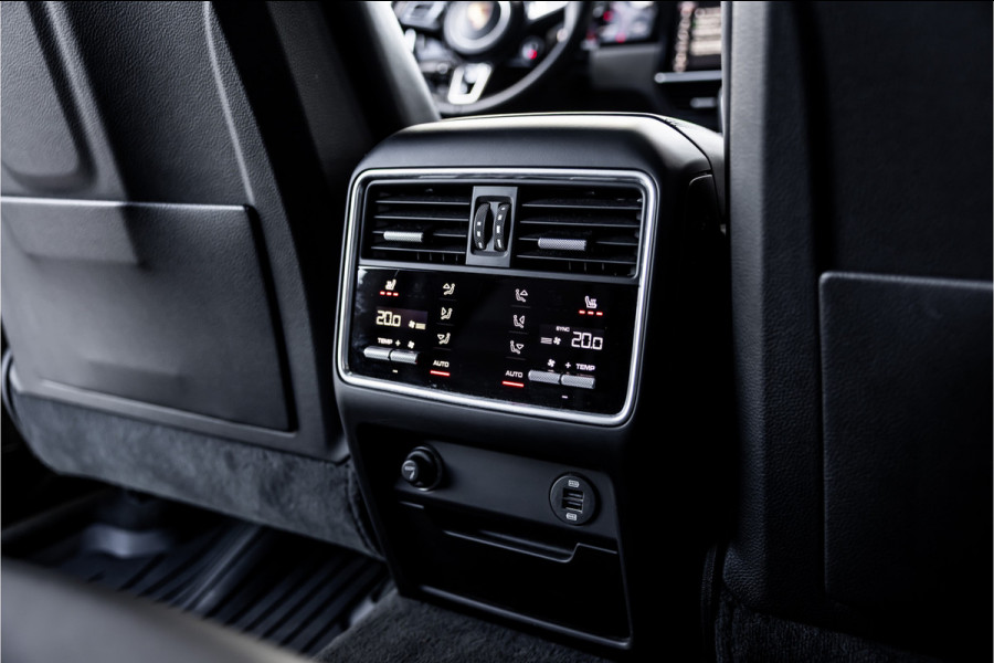 Porsche Cayenne 4.0 Turbo - Origineel NL | Sport Chrono + | Luchtvering | Elek. Trekhaak