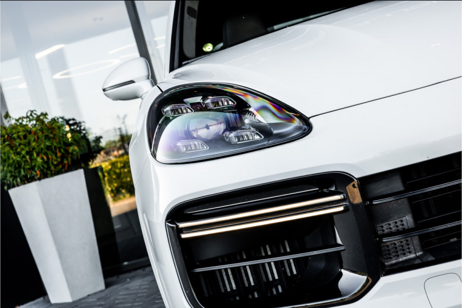 Porsche Cayenne 4.0 Turbo - Origineel NL | Sport Chrono + | Luchtvering | Elek. Trekhaak
