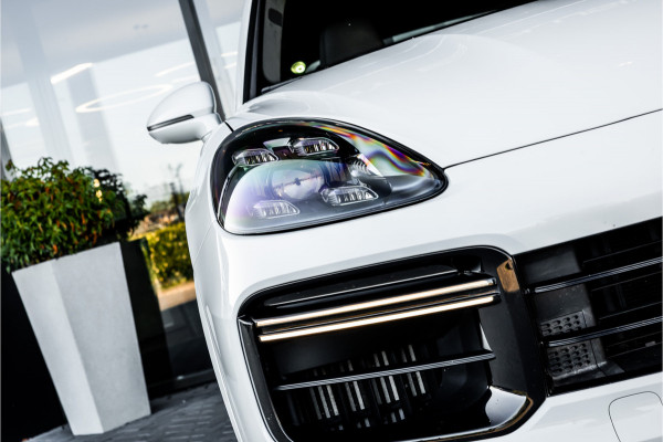 Porsche Cayenne 4.0 Turbo - Origineel NL | Sport Chrono + | Luchtvering | Elek. Trekhaak