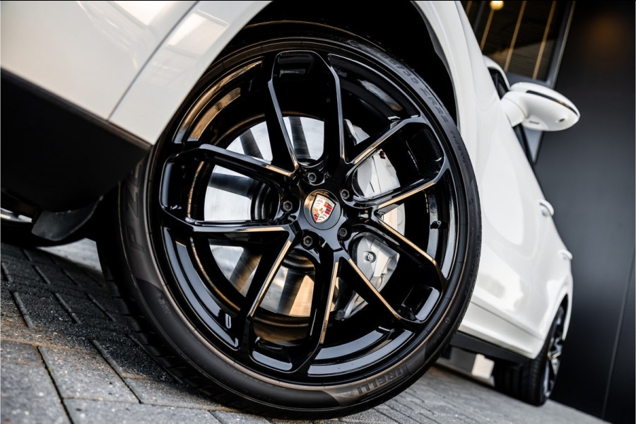 Porsche Cayenne 4.0 Turbo - Origineel NL | Sport Chrono + | Luchtvering | Elek. Trekhaak