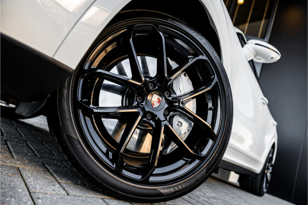 Porsche Cayenne 4.0 Turbo - Origineel NL | Sport Chrono + | Luchtvering | Elek. Trekhaak
