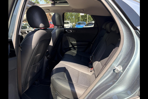 Kia Xceed 1.6 GDi PHEV ExecutiveLine VAN: 25.900,- VOOR: 23.877,- UW WKVOORDEEL: 2.023,- | KIA GARANTIE T/M 2030 DEALER ONDERHOUDEN| FULL OPTION| MEM. STOEL| PANO| STOEL VENTILATIE | ELEKTRISCHE ACHTERKLEP| ACHTERBANK VERWARMD|