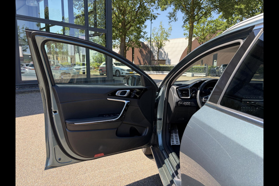 Kia Xceed 1.6 GDi PHEV ExecutiveLine VAN: 25.900,- VOOR: 23.877,- UW WKVOORDEEL: 2.023,- | KIA GARANTIE T/M 2030 DEALER ONDERHOUDEN| FULL OPTION| MEM. STOEL| PANO| STOEL VENTILATIE | ELEKTRISCHE ACHTERKLEP| ACHTERBANK VERWARMD|