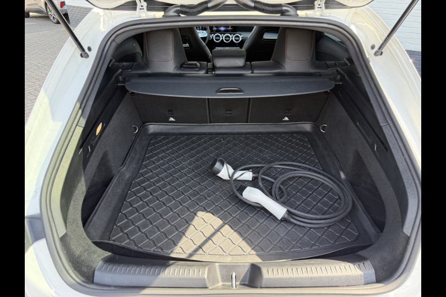 Mercedes-Benz CLA-Klasse Shooting Brake 250e AMG Line | Pano | Ambient Light | Camera | Keyless | 18 inch