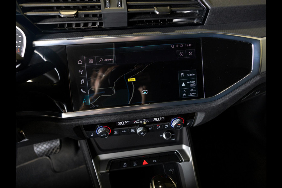 Audi Q3 35 TFSI Advanced Pro Line Business / 150pk / Trekhaak / Bang & Olufsen / Achteruitrij camera / Stoelverwarming / Leder /