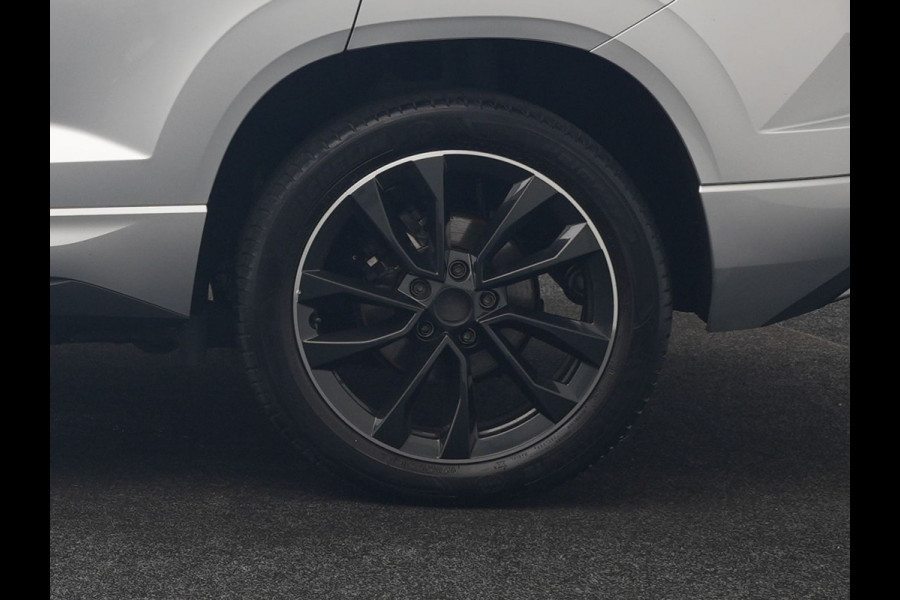 Škoda Karoq 1.5 TSI ACT Sportline Facelift Model 150pk DSG Dealer O.H | Trekhaak Af Fabriek | Adaptive Cruise | Crystal LED | Lederen Sportstoelen Memory & Verwarmd | Keyless | Sfeerverlichting | Apple Carplay | Verwarmd Sportstuur | Navigatie | Virtual | DAB |