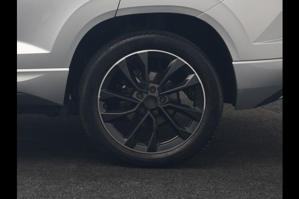 Škoda Karoq 1.5 TSI ACT Sportline Facelift Model 150pk DSG Dealer O.H | Trekhaak Af Fabriek | Adaptive Cruise | Crystal LED | Lederen Sportstoelen Memory & Verwarmd | Keyless | Sfeerverlichting | Apple Carplay | Verwarmd Sportstuur | Navigatie | Virtual | DAB |
