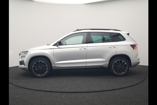 Škoda Karoq 1.5 TSI ACT Sportline Facelift Model 150pk DSG Dealer O.H | Trekhaak Af Fabriek | Adaptive Cruise | Crystal LED | Lederen Sportstoelen Memory & Verwarmd | Keyless | Sfeerverlichting | Apple Carplay | Verwarmd Sportstuur | Navigatie | Virtual | DAB |